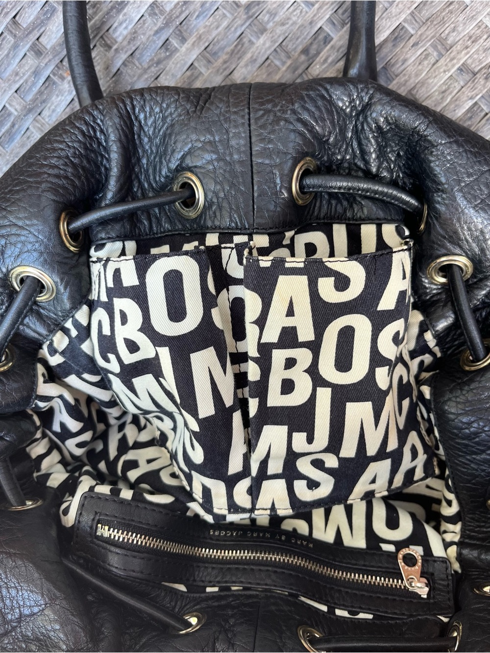 Marc By Marc Jacobs Black Leather Shoulder Bag & Gold Hardware in Awesome Shape - Picture 9 of 13